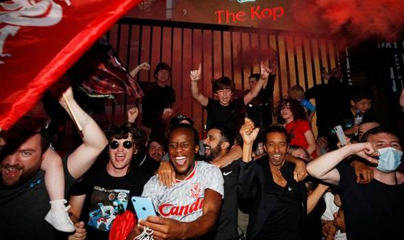 Lagu ‘You’ll Never Walk Alone’ bergema di Anfield