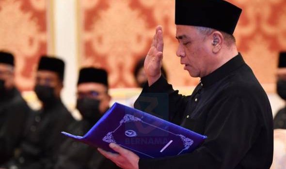 Saarani angkat sumpah MB Perak ke-14