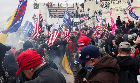 Penyokong Trump serbu Capitol, debat undian elektoral pilihan raya AS ditangguh