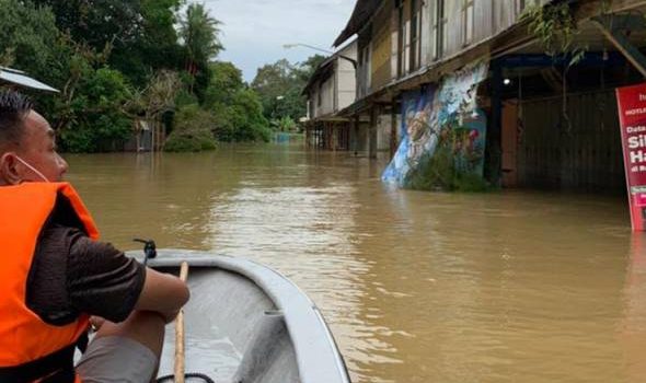 Kuching, Lundu, Samarahan dilanda banjir kilat