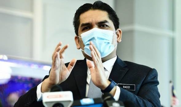 Guru yang enggan dan belum vaksin duduk santai? Tidak! – Radzi Jidin